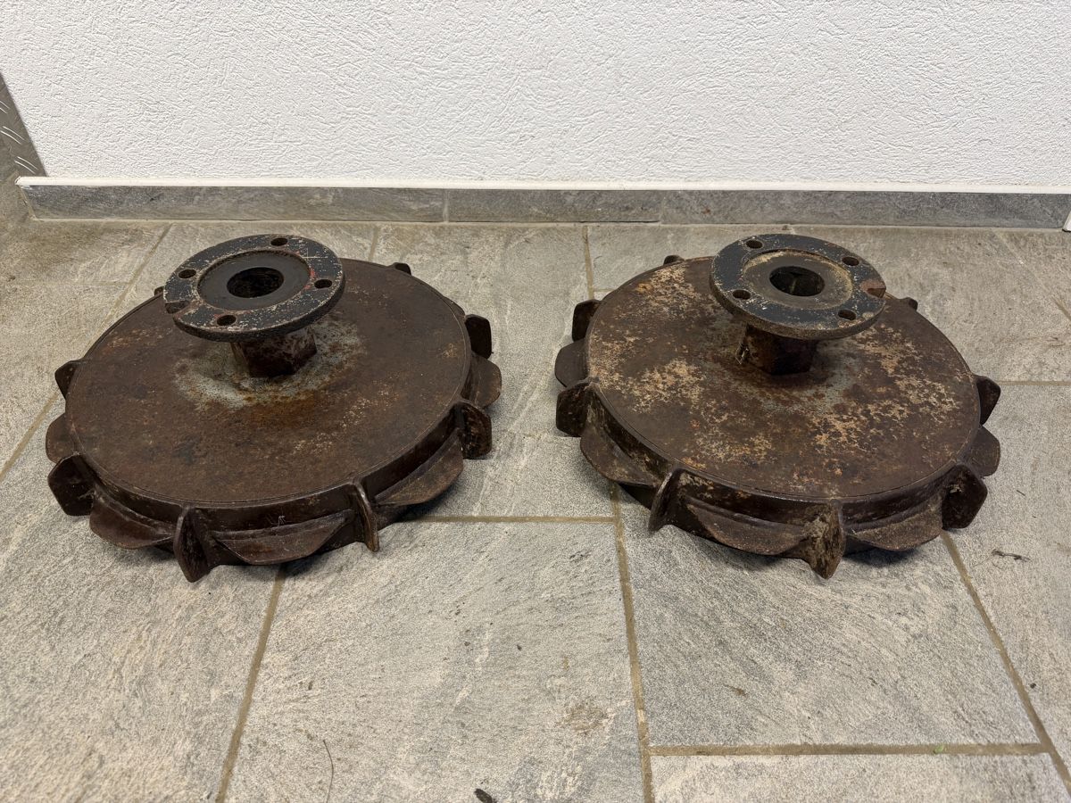 Rapid Alle Maschinen: Stollenräder für Rapid Motormäher  – Gebraucht aus Uttigen von huki123