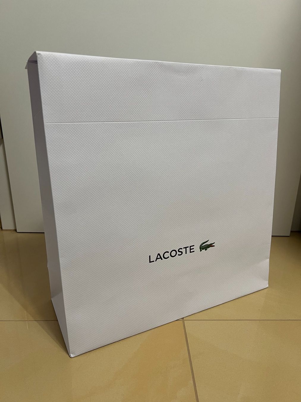 Casse di trasporto: Lacoste Verpackungsmaterial – Nuovo (secondo la descrizione) da Neuenegg venduto da bra_55gz