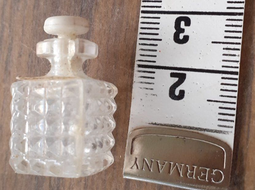 Giocattoli: Puppenstube Kaufmannsladen Karaffe antik – Usato da Mörschwil venduto da lindaswunderkiste 3