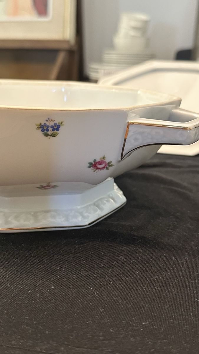 Rosenthal Schalen: Topf mit Deckel Rosenthal Maria – Gebraucht aus Aarwangen von Wikipr 2