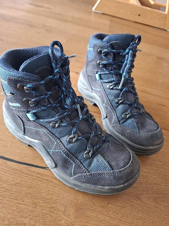 Schuhe für Jungen: Gut erhaltene Lowa Wanderschuhe Gr. 35 – Gebraucht aus Langendorf von grimmengasse