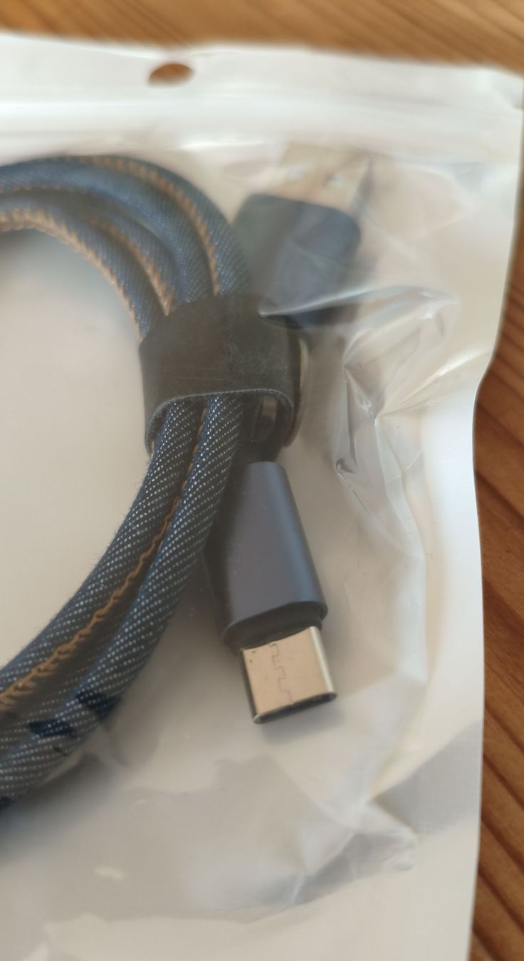 Cavi: USB Cable USB-A to USB-C fabric new – Nuovo e nell'imballaggio originale da Bern venduto da Janick1Spielmann
