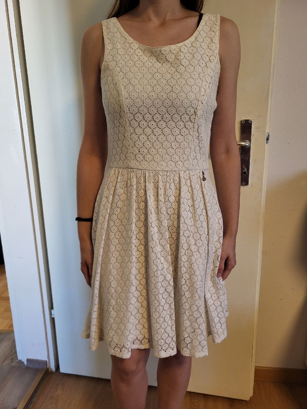 Only Vestiti: Cremefarbenes Spitzenkleid – Usato da Baar venduto da SandroTI 2