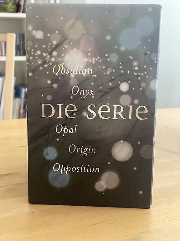 Libri: Die Serie: Obsidian, Onyx, Opal, Origin und Opposition – Usato da Flüelen venduto da 6468 1