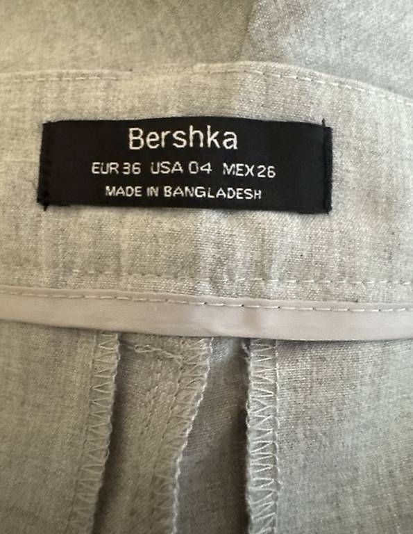 Bershka Pantaloni: Bershka Stoffhose, Gr. 36, hellgrau – Usato da Brüttisellen venduto da Ariana-24 2
