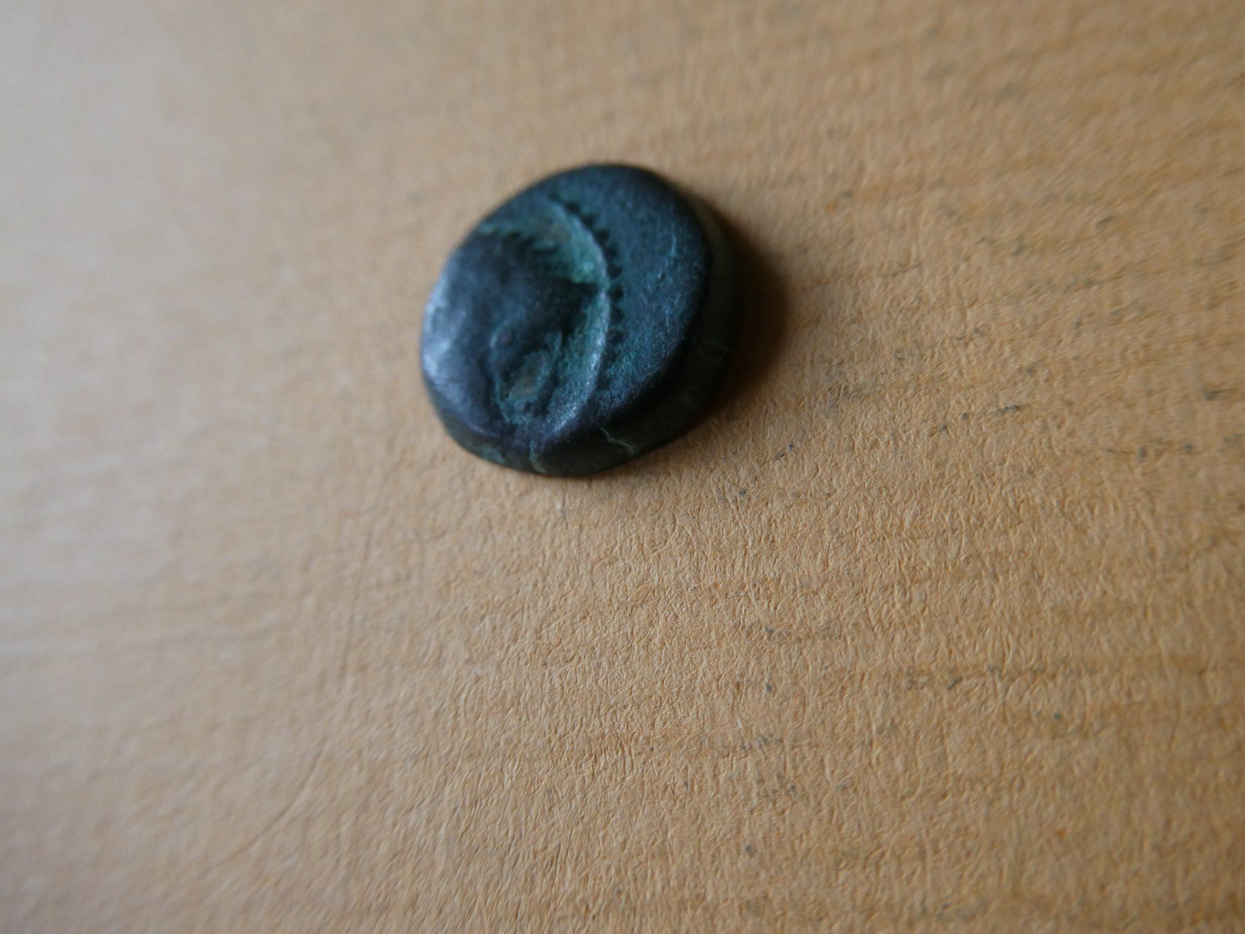 Tutti le monete: uralte Bronzemünze    12 mm     1.86  g – Usato da Hinterforst venduto da Rohusri 1
