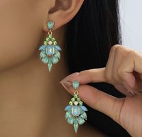 Jolies boucles d’oreilles vertes tendance 5 cm X2,2 cm