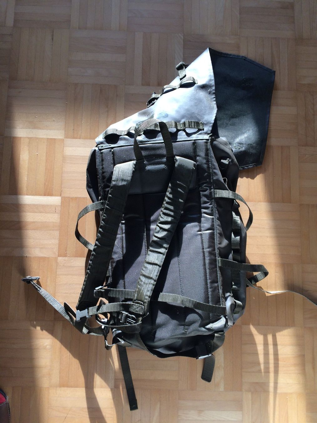 Schweizer Armee Zaini: Kampfrucksack Militär Suisse – Usato da Zermatt venduto da GantVS 1