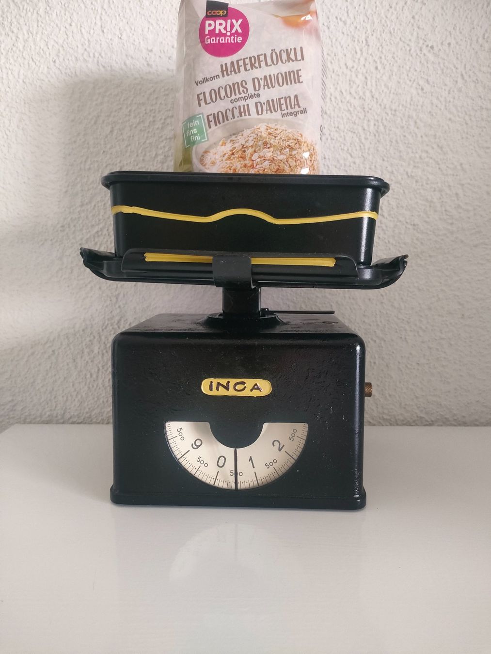 Bilance e pesi: Vintage Küchenwaage Inca schwarz – Usato da Dietikon venduto da Tucumano1981 2