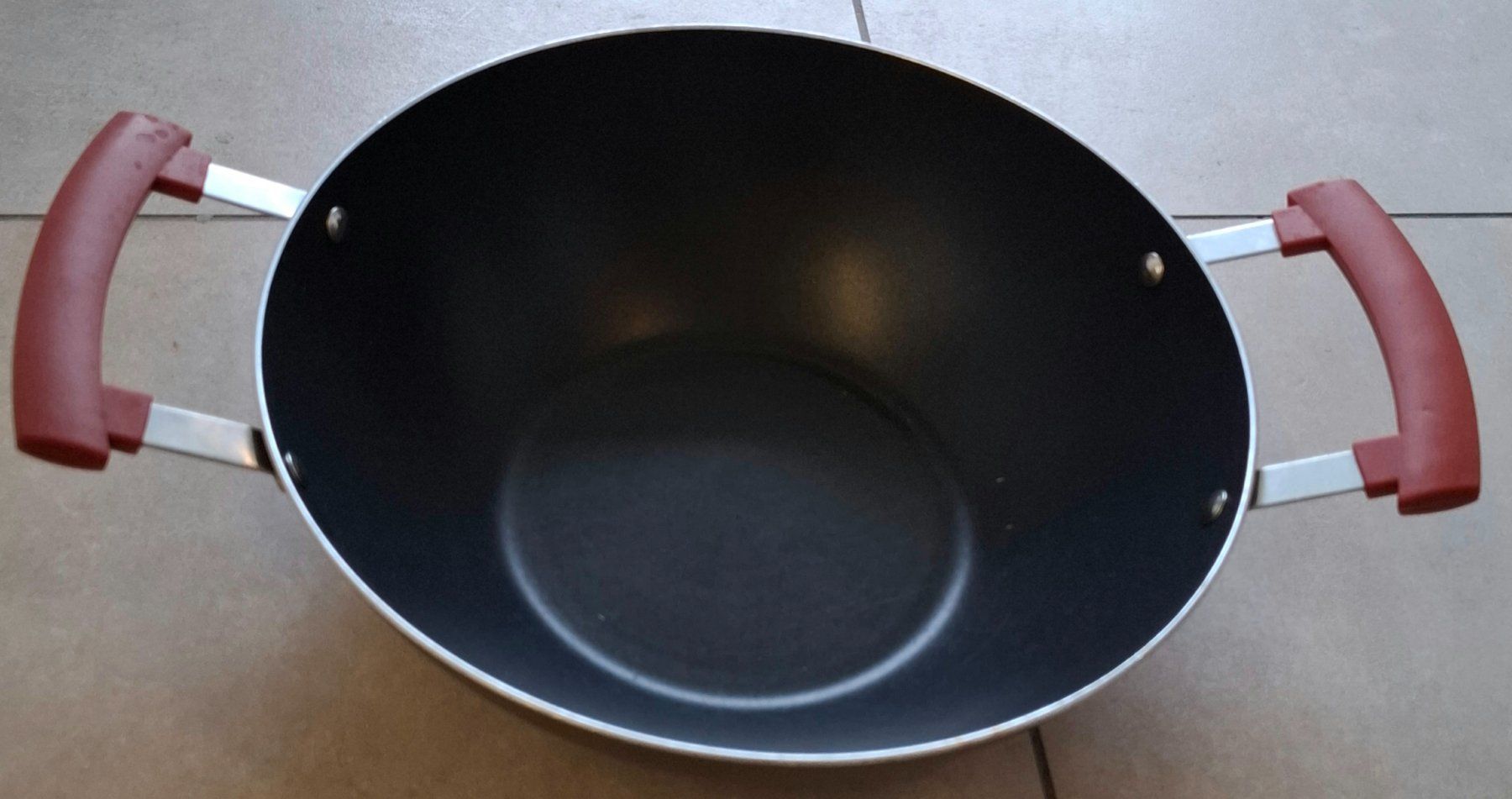 Padelle: 2x Grosse IKEA Wok Pfannenset mit Deckel. – Usato da Rotkreuz venduto da keerthdi 2