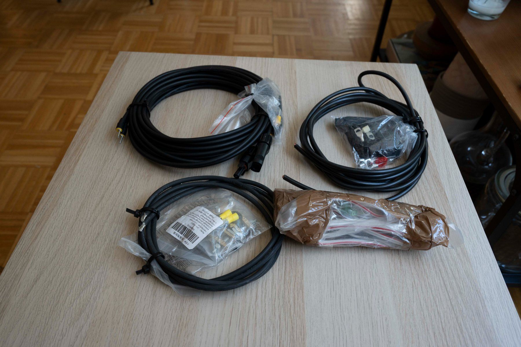 Victron Solargeräte und Solarprodukte: Complete 12V camper electrical kit, Solar panel, DC-DC, MPPT – Neu und originalverpackt aus Genève von ami_fwj9 4