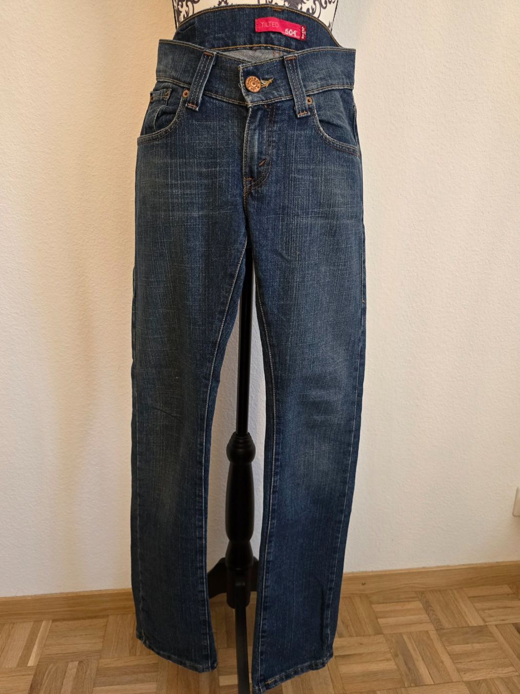 Levi's Jeans: Jean Levis 504 taille basse W28 – Nuovo e nell'imballaggio originale da Genève venduto da cec_d6pg