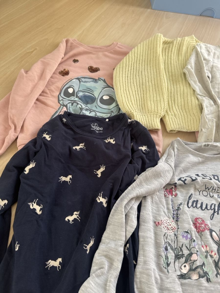 Lotti & Set di vestiti: Kleiderpaket 9 Mädchen Gr.128 – Usato da Zürich venduto da Dfroeschli 1