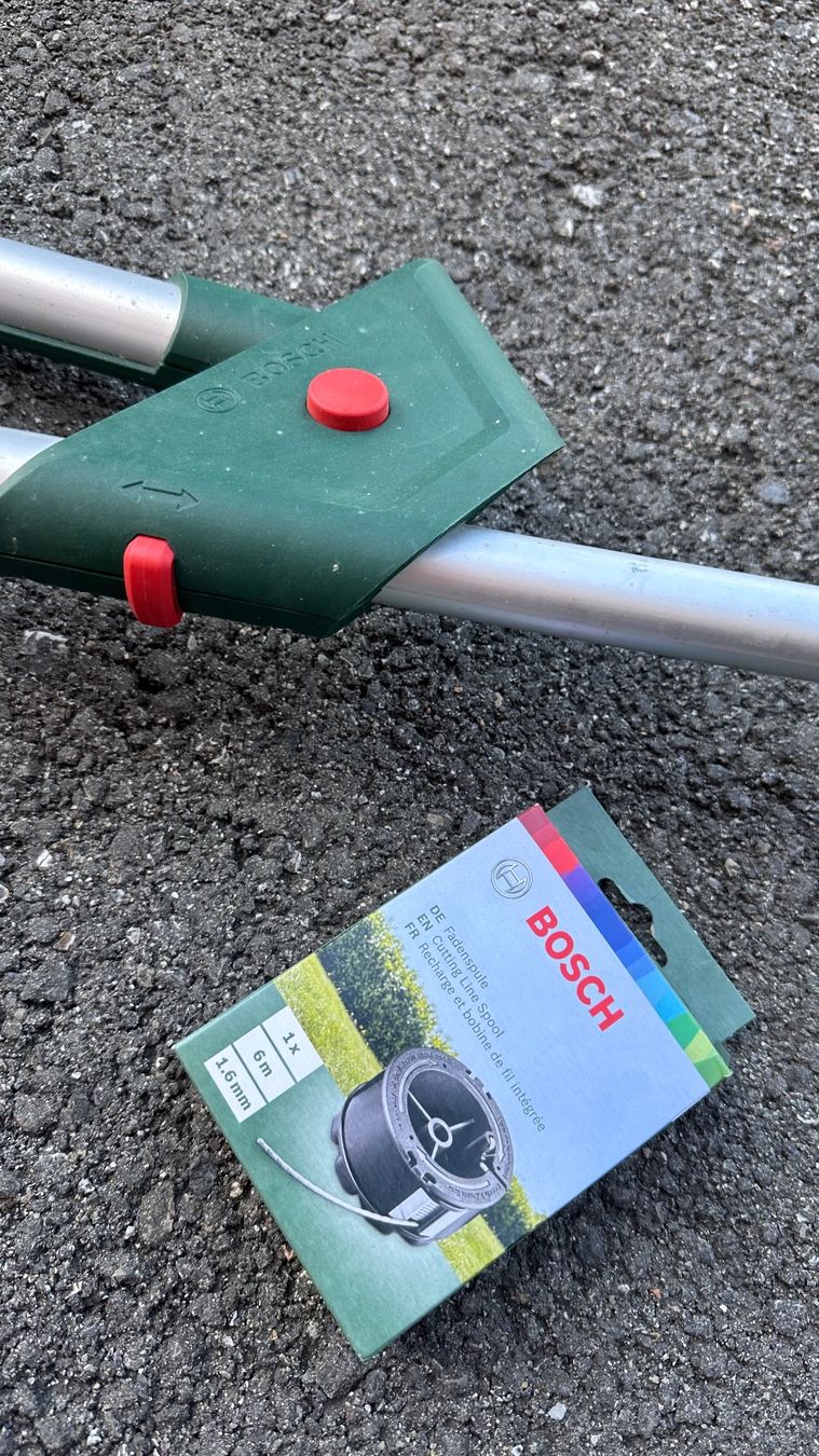 Bosch Tutti gli attrezzi: Coupe bordures à accu Bosch – Usato da Gampelen venduto da Gflocon 1