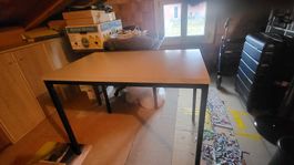 Gebrauchter Tisch zu verkaufen