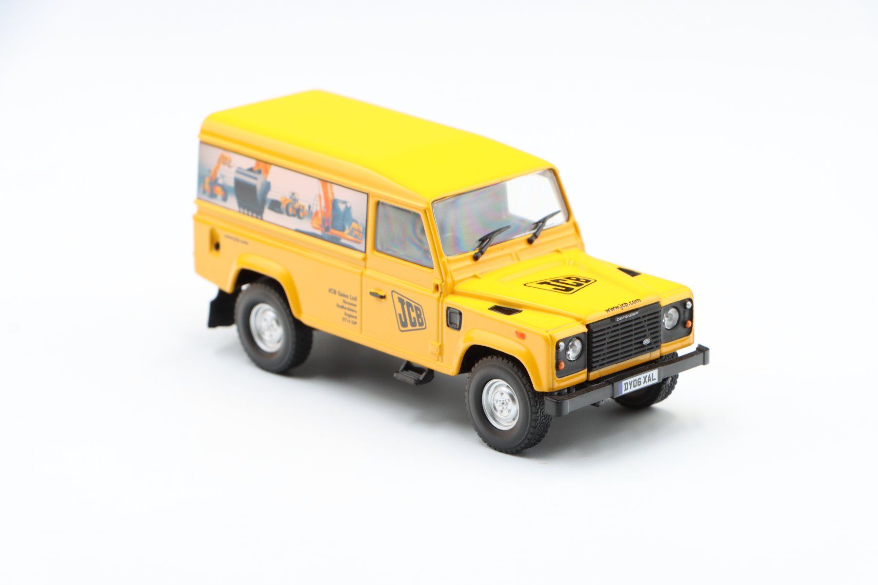 Land Rover Modellini d'auto: Land Rover Defender JCB 1:43 Corgi – Nuovo e nell'imballaggio originale da Bühl b.Aarberg venduto da modelldiecast 8