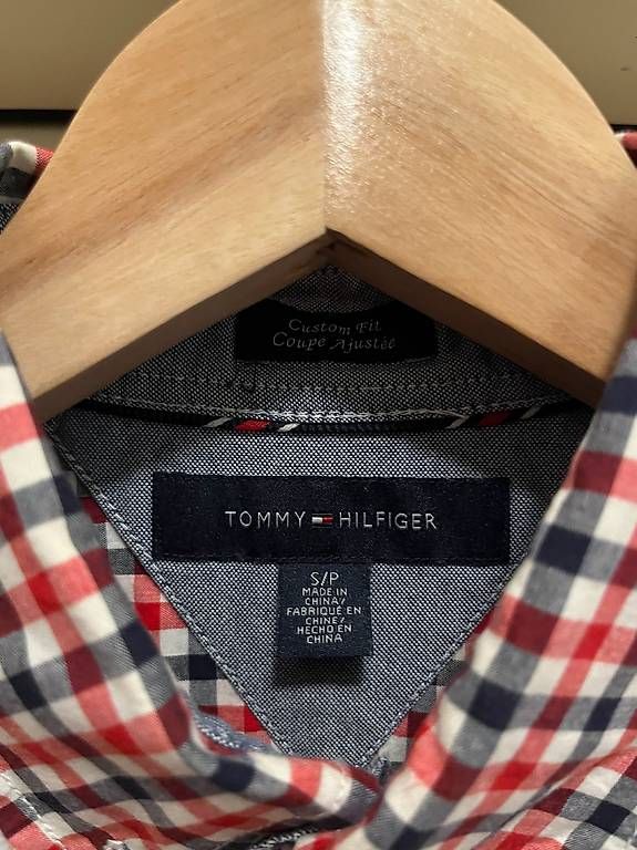 Tommy Hilfiger Camicie: Tommy Hilfiger Hemd Kurzarm Grösse S – Usato da Oberwil BL venduto da jecko 2
