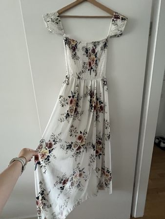 Kleid Blumenmuster Weiss Grösse S guter Zustand
