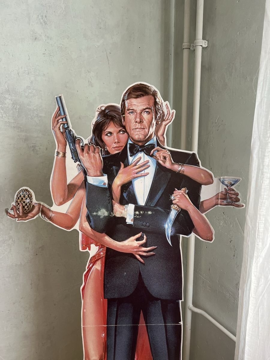Poster & Bilder: James Bond Octopussy Werbeposter/Figur Karton – Gebraucht aus Allschwil von  1