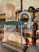 Absauganlage AF 20 mit Spänesäcken und Rohranschluss
