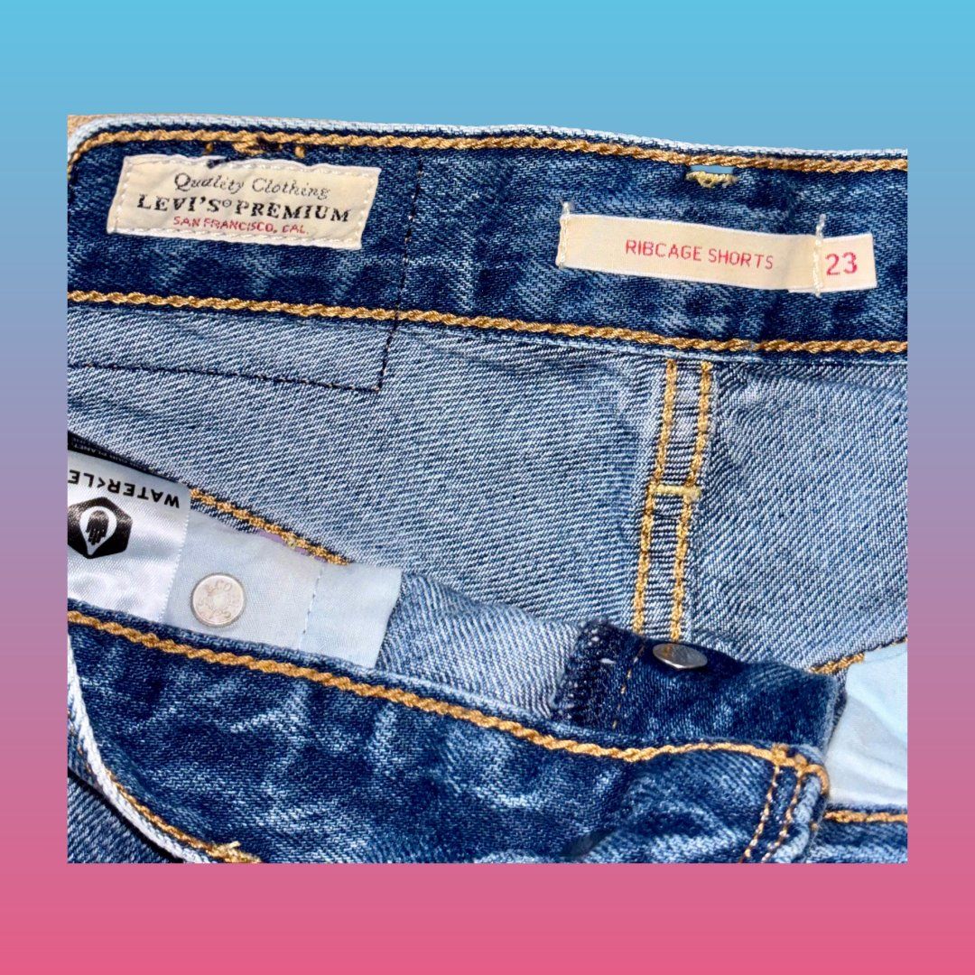 Levi's Jeans: Levi’s Ribcage Denim Shorts (Size 23) – D'occasion à Arlesheim par schnsel 1