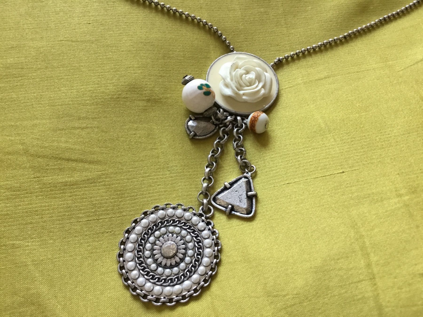 Catenine: Collier style ethno chic – Nuovo e nell'imballaggio originale da Le Landeron venduto da nic_8hd5 1