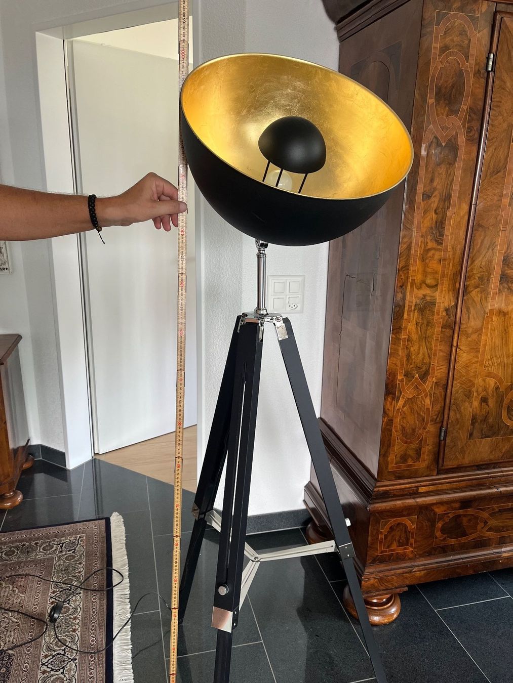 Lampen: Stehlampe Gold / Schwarz – Gebraucht aus Moosleerau von MiBan 2