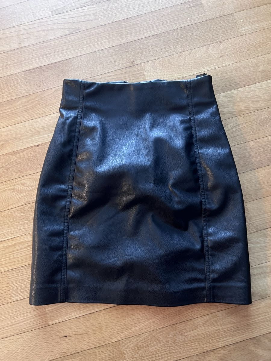 H&M Gonne: H&M rock 34 – Nuovo (secondo la descrizione) da Neuhaus SG venduto da bernike