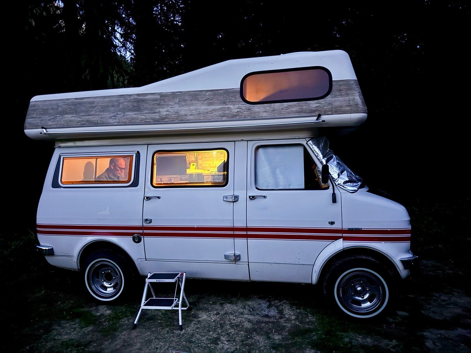 Bedford Veicoli da campeggio: Camping-car vintage Bedford CF250 – Usato da Mont-sur-Rolle venduto da ScaleFlyer 2