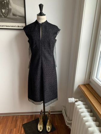 AKRIS: Luxuriöses Abend-Kleid mit Tüll und Glitzerstoff, 36