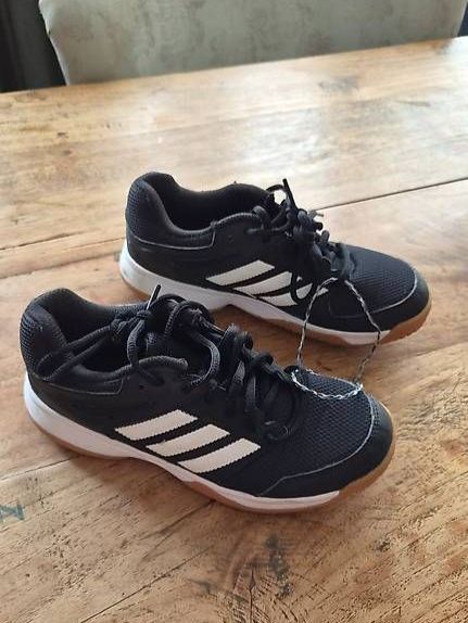 Adidas Chaussures garçon: Adidas Schuhe Gr.35 – D'occasion à Oberrieden par Raja011