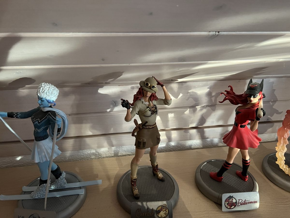 Statuette: DC Bombshells Vintage Art Statues + 2 Special Statues – Nuovo (secondo la descrizione) da Biel/Bienne venduto da vespa92 4