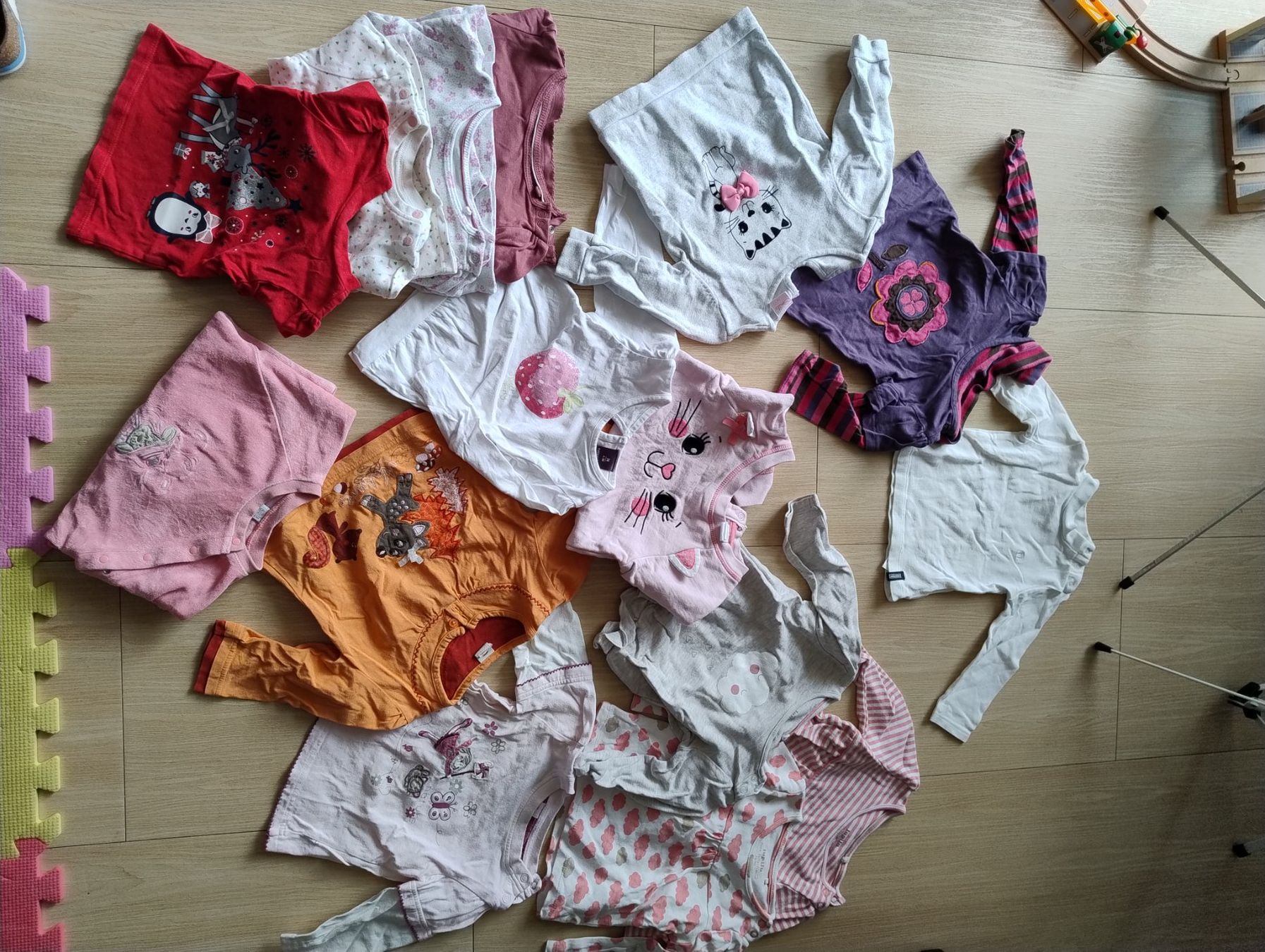 Lotti & Set di vestiti: Mädchenoberteile lang Gr. 74 – Usato da Bätterkinden venduto da livingdreams