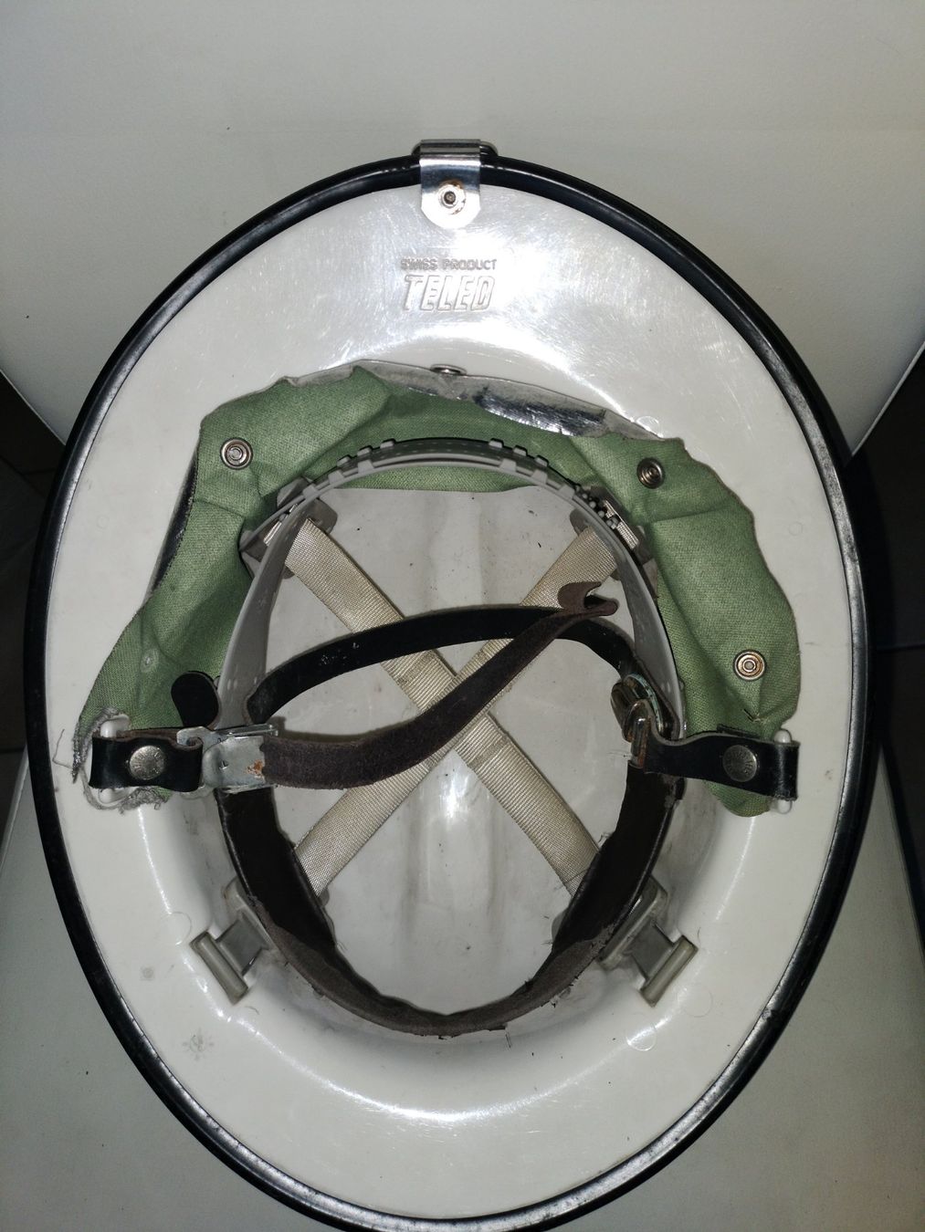 Pompieri: Alter Schweizer Feuerwehr Helm – Usato da Schwanden Sigrisw venduto da len_9yqg 2