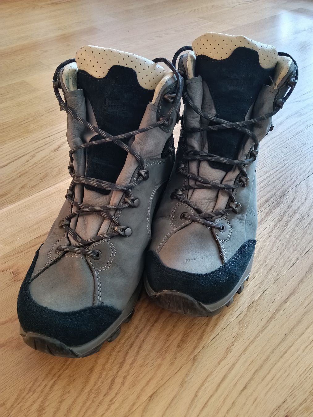 Hanwag Scarpe da donna: Wanderschuhe Gr. 40 – Usato da Zürich venduto da kat_g5w7 1