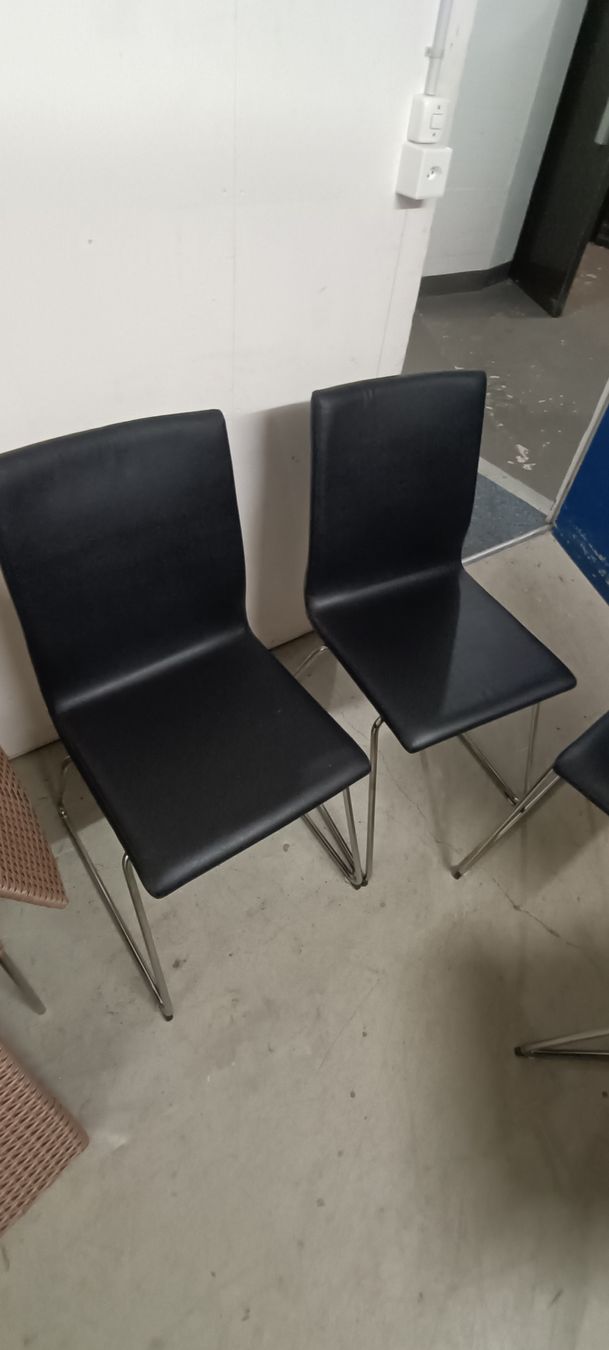 Ikea Sedie: 4 Esszimmer Stühle Schwarz  – Usato da Pfäffikon ZH venduto da K-V-M 1
