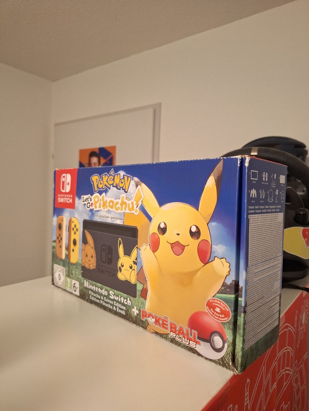 Nintendo Consoles: Nintendo Switch - Let's Go Pikachu Limited Edition – D'occasion à Biel/Bienne par Seyran 9