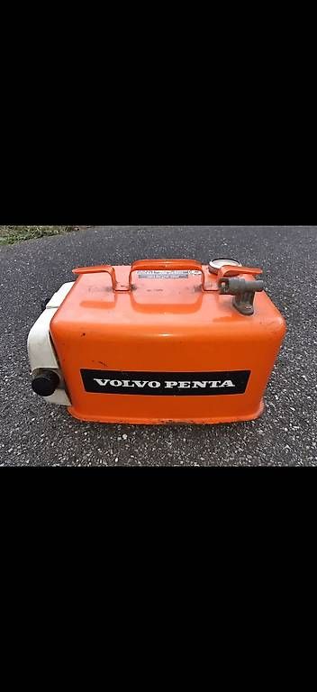 Taniche per benzina: Jerricane réservoir Volvo bateau – Usato da Cointrin venduto da Flo101