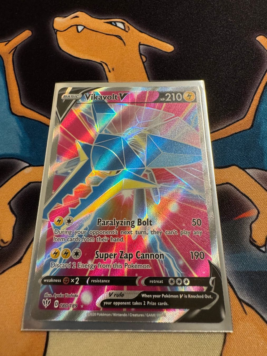 Pokémon Carte collezionabili: Vikavolt V (DAA 180) - Darkness Ablaze – Nuovo (secondo la descrizione) da Bülach venduto da Pfrenzel