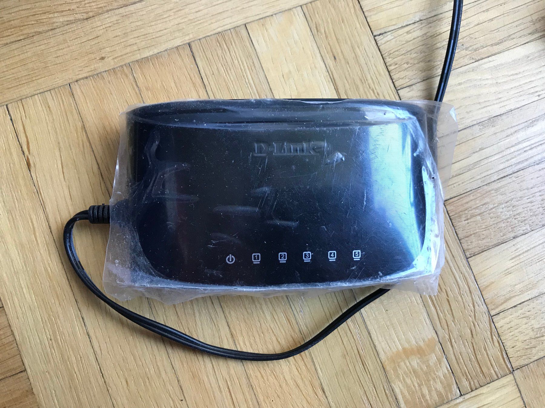 Dlink Hub & Switch: 5-Port Layer2 Fast Ethernet Switch DES-1005D – Usato da Zürich venduto da Malcom 2