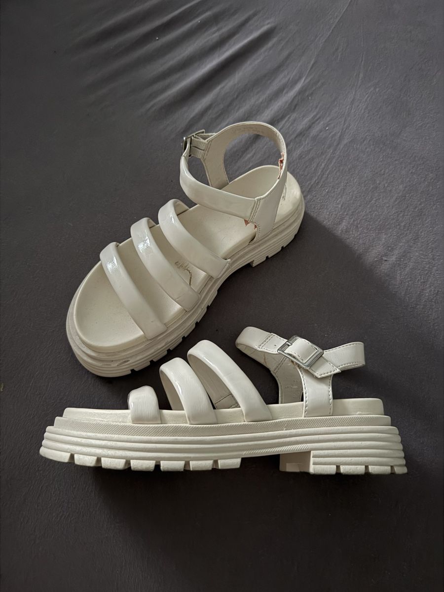 Damenschuhe: Sandalen weiss Grösse 37 – Gebraucht aus Hägendorf von Mocca72 1