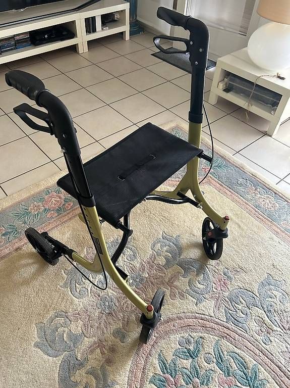 Ausili per la deambulazione: Rollator Déambulateur Uniprodo – Nuovo (secondo la descrizione) da Préverenges venduto da san_2wc2 1