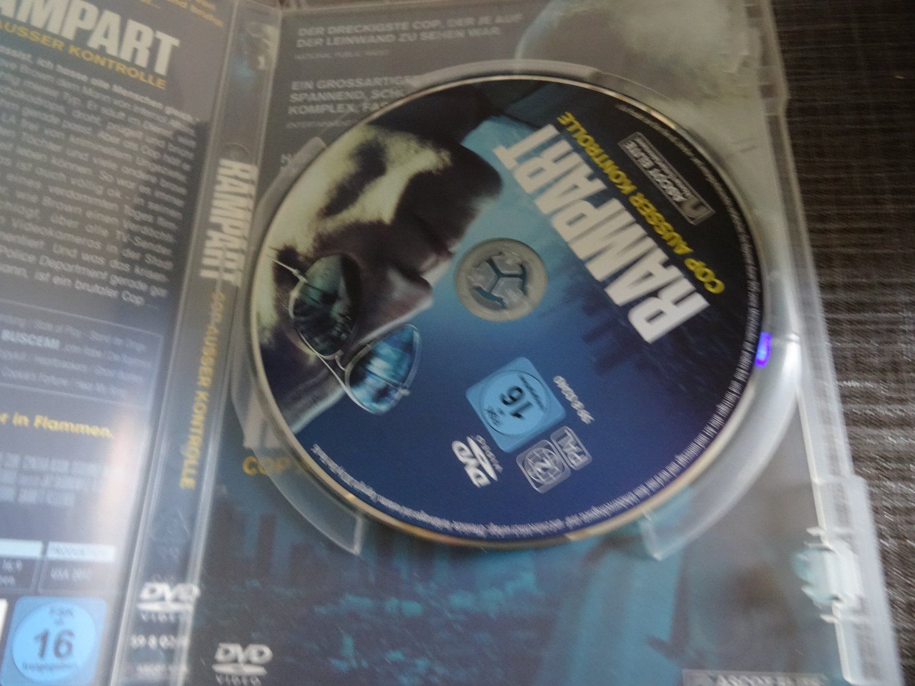 Tutti i DVDs: Rampart - Cop ausser Kontrolle DVD – Usato da Olten venduto da Disc-Verkauf 1