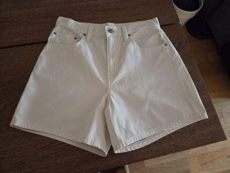 Short Uniqlo blanc, taille 25