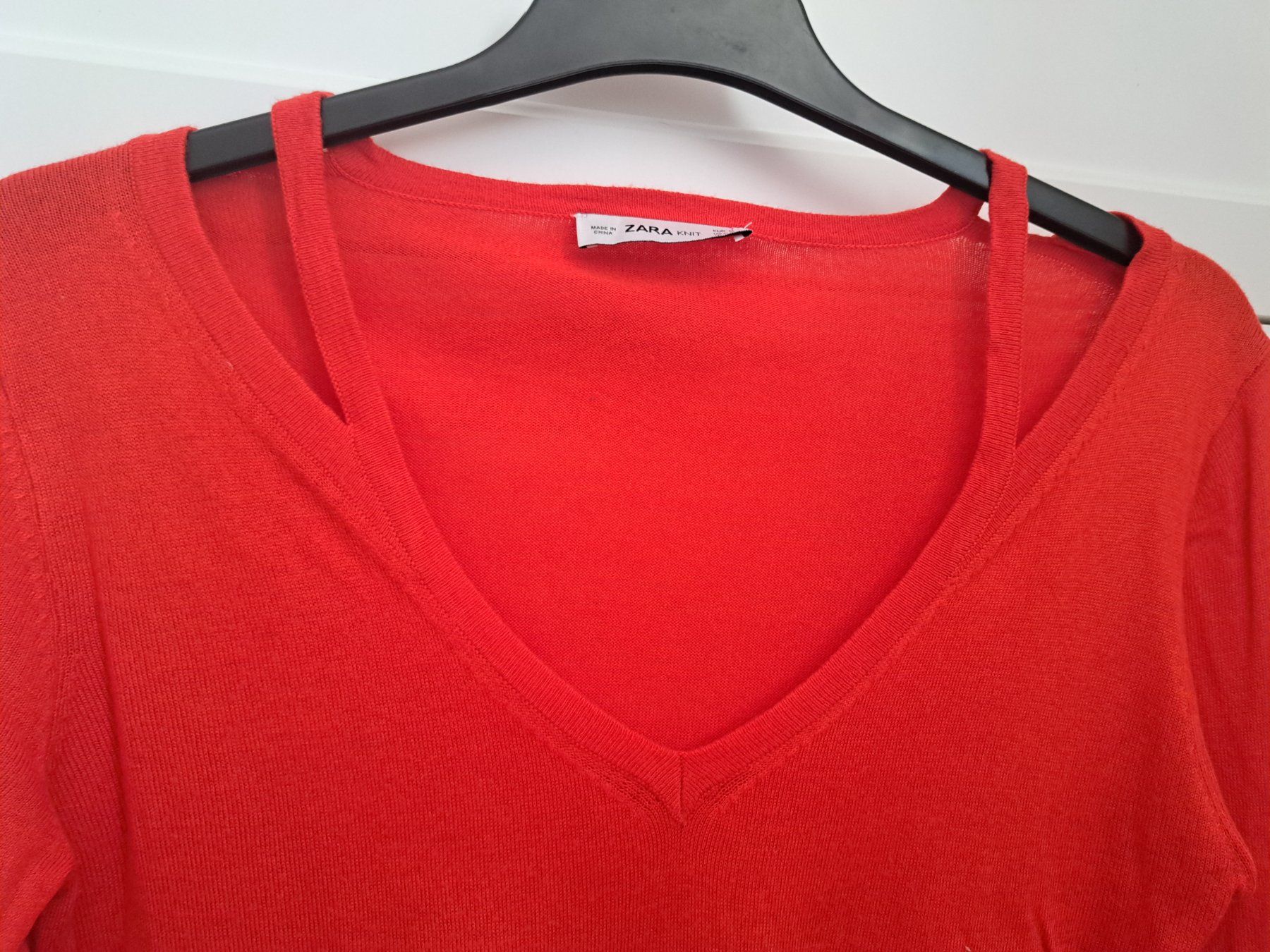 Zara Pulls & Sweat-shirts: ZARA Pullover Grösse M mit Schulterausschnitt – D'occasion à Zürich par dph_r9t2 3