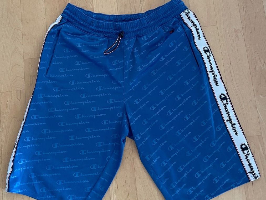 Champion Hosen: Champion Sporthose / Shorts, Grösse M – Gebraucht aus Rothenburg von Disney3