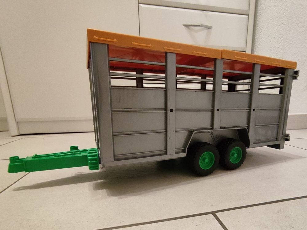 Bruder Traktor (Claas Xerion 5000) mit Viehanhänger (Gebraucht) in ...