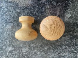 Schrankknopf - Möbelknopf -Tannenholz - 2 ältere Holzknöpfe