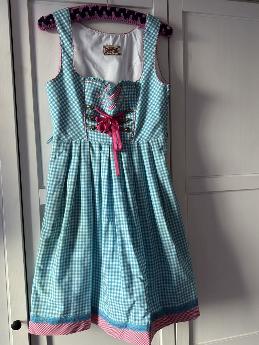 Robes: Dirndl kariert hellblau pink Grösse 40 neuwertig – D'occasion à Albligen par Harmonika55