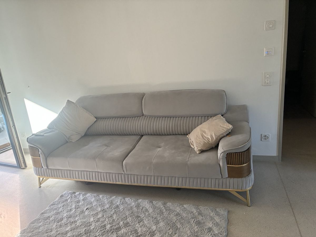 Divani: Graues Sofa mit 3+3Sitzplätzen Zustand gut – Usato da Zürich venduto da Bozobo722172